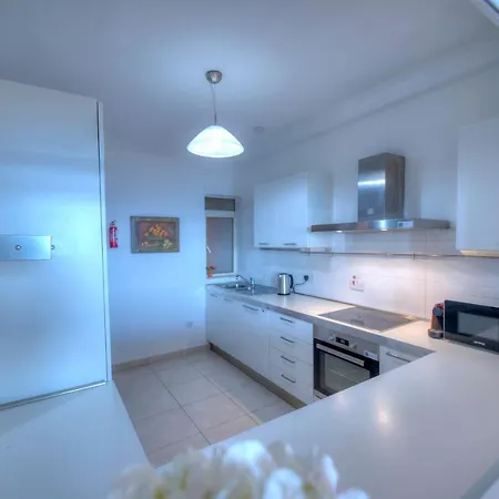 Large Seafront 3 Bedroom In The Heart Of - Mmai1-2 *