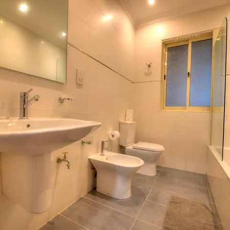 Large Seafront 3 Bedroom In The Heart Of - Mmai1-2 *