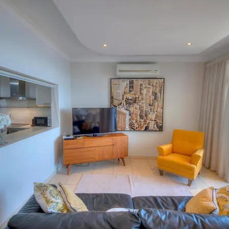 Апартаменты Large Seafront 3 Bedroom In The Heart Of - Mmai1-2 *