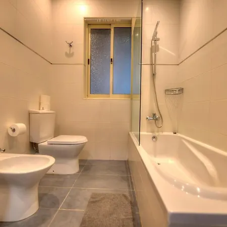 Large Seafront 3 Bedroom In The Heart Of - Mmai1-2 Apartmán Sliema