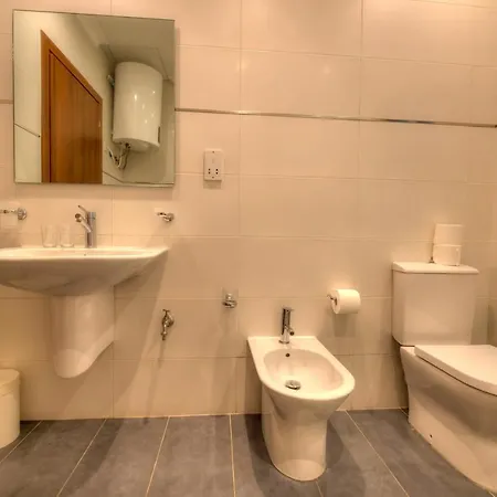 Апартаменты Large Seafront 3 Bedroom In The Heart Of - Mmai1-2 *