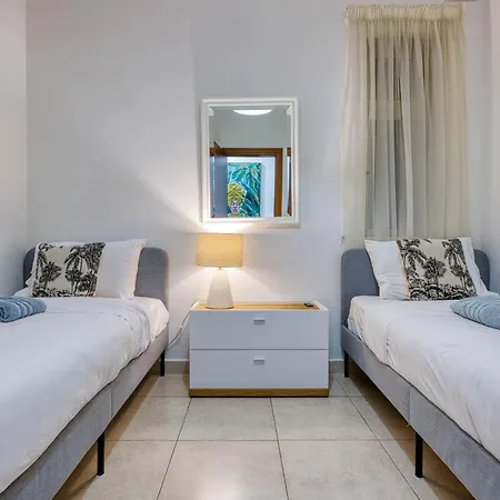Large Seafront 3 Bedroom In The Heart Of - Mmai1-2