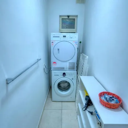 Large Seafront 3 Bedroom In The Heart Of - Mmai1-2